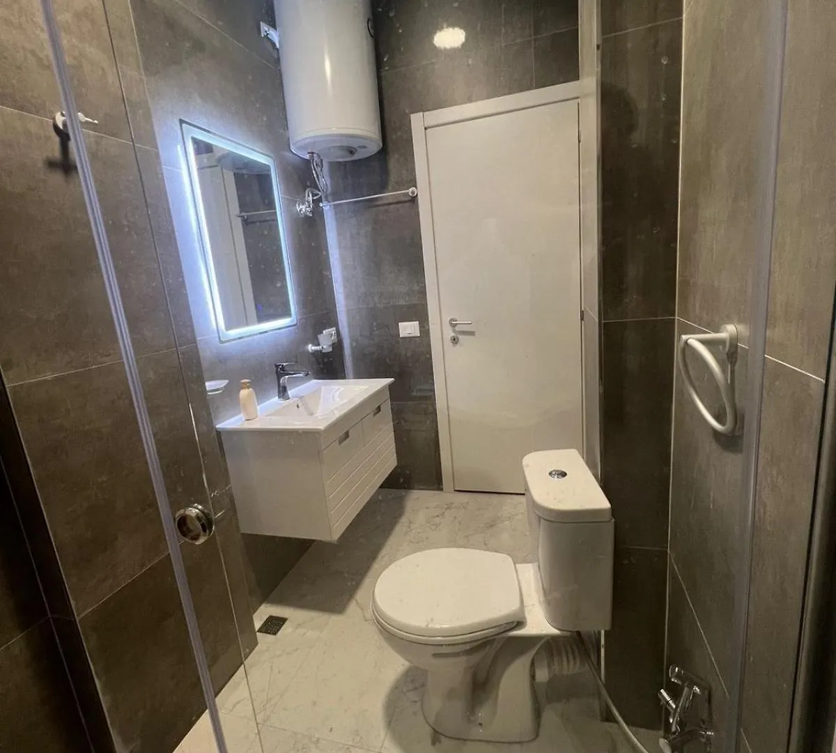 גולם I&S Apartment 6