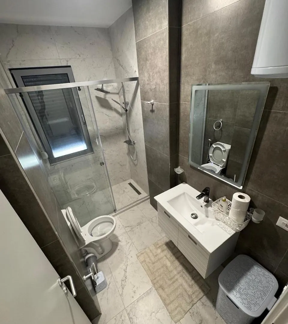 גולם I&S Apartment 6